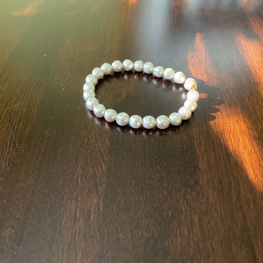 Light blue pearl bracelet